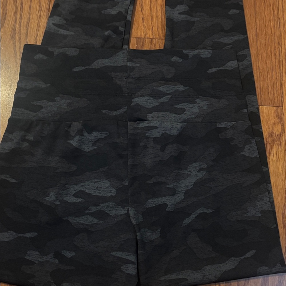 No boundaries small/ medium camo leggings NWT - Picture 4 of 6